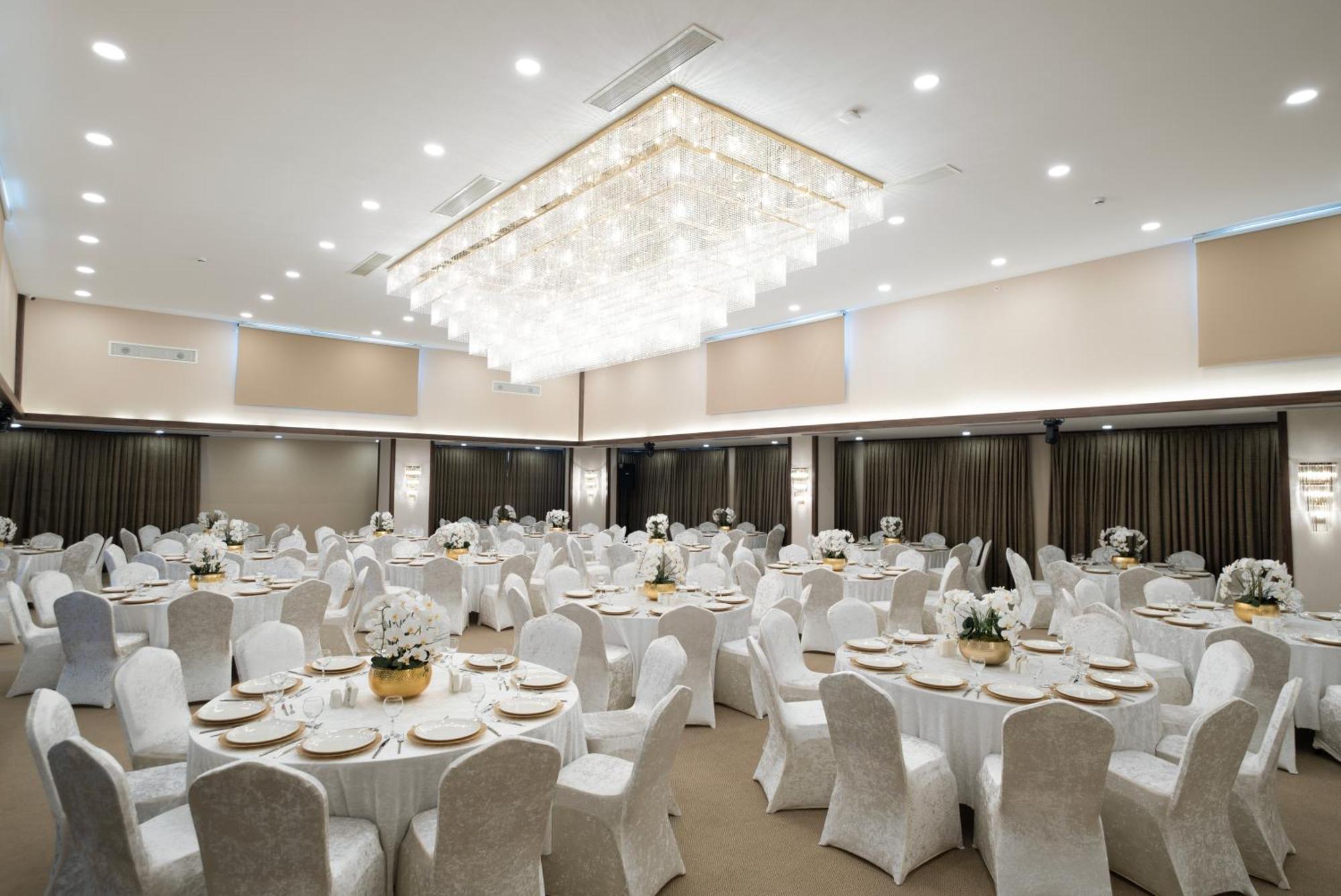Park Dedeman Mersin Marina Çiftlik Екстериор снимка