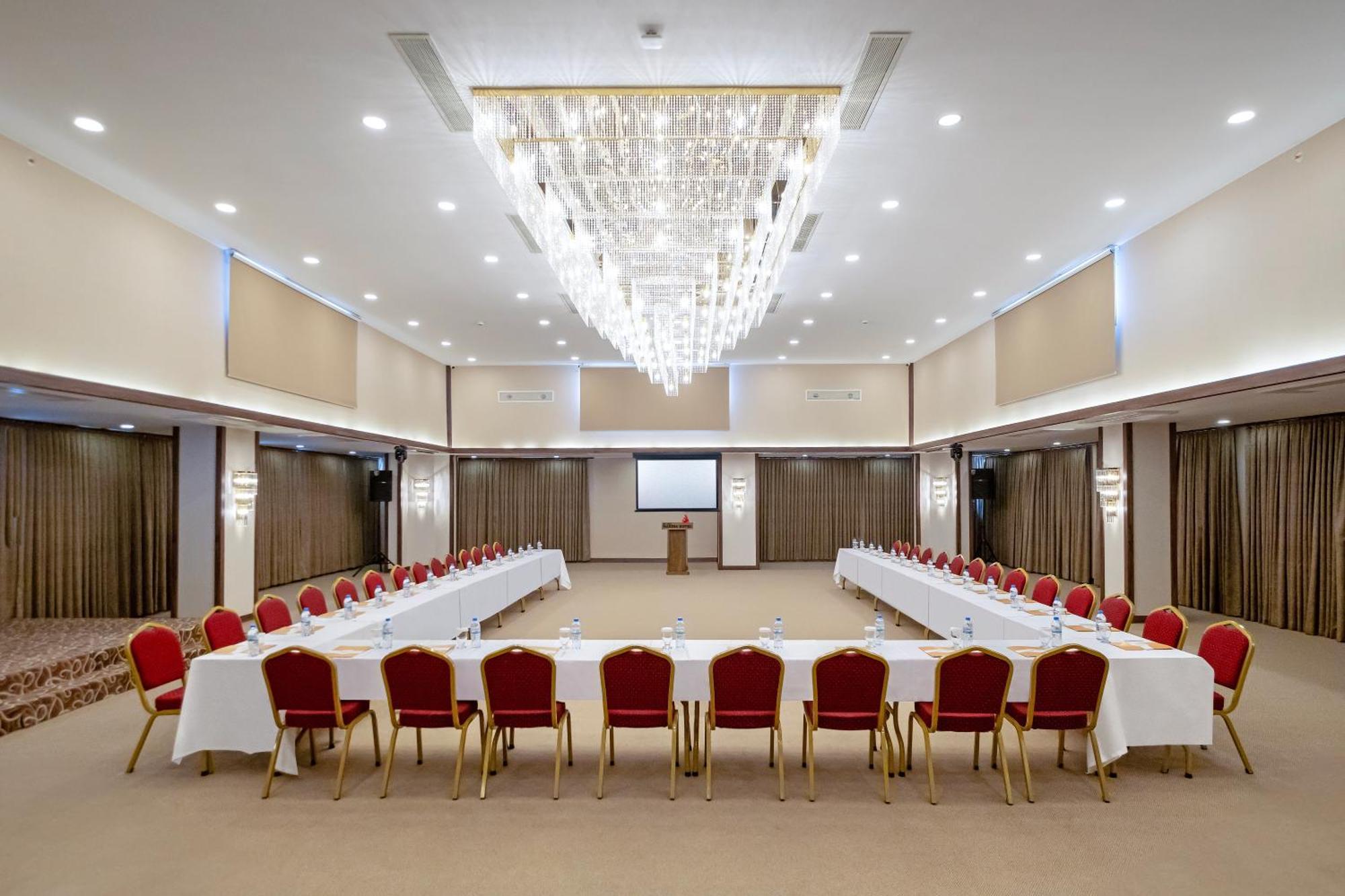 Park Dedeman Mersin Marina Çiftlik Екстериор снимка