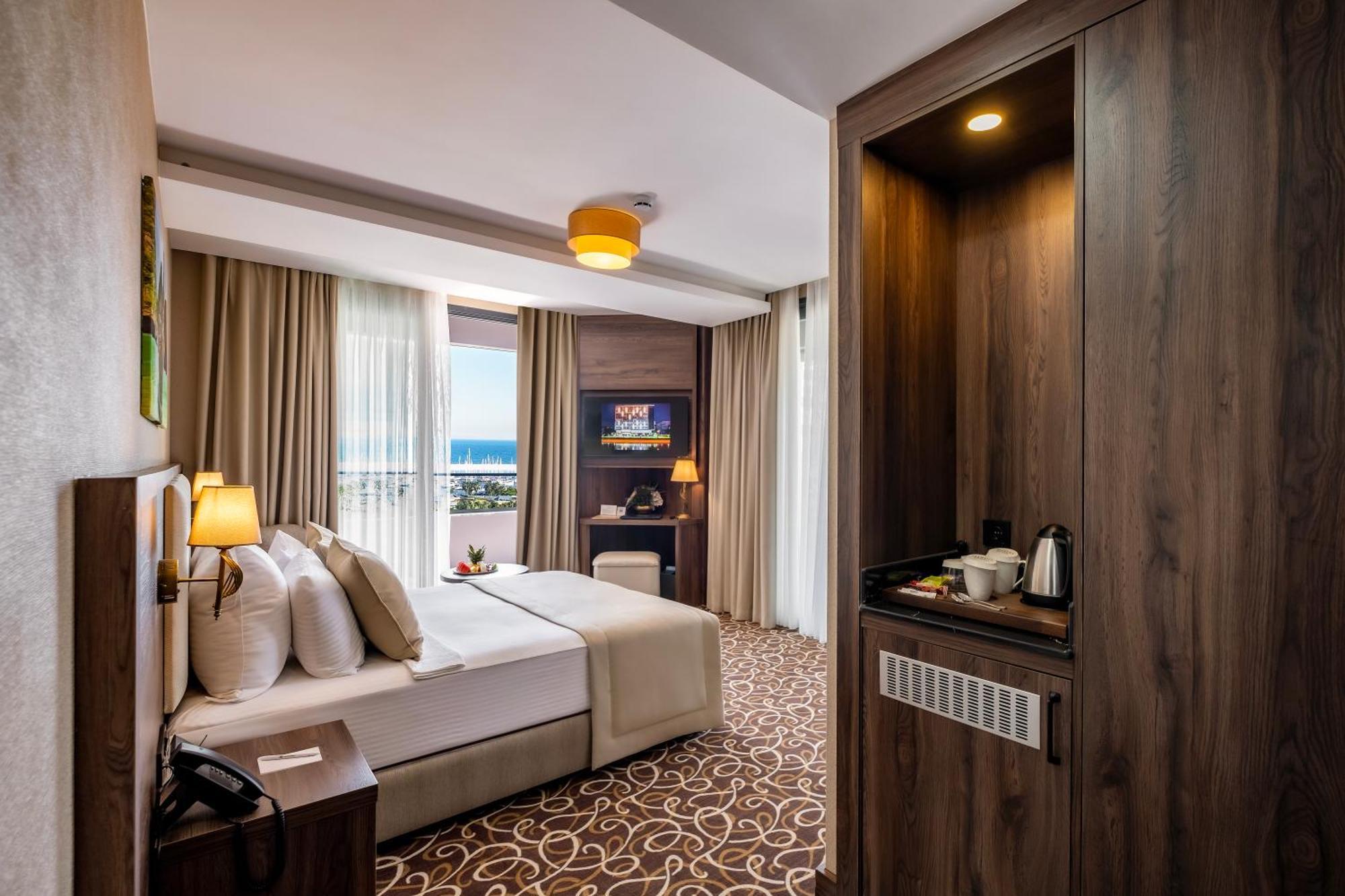 Park Dedeman Mersin Marina Çiftlik Екстериор снимка